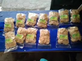 Camilan krepek tempe