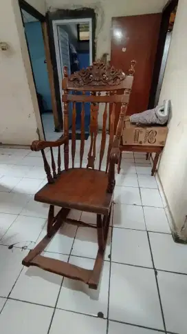 Kursi goyang jati bekas