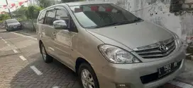 Kijang Innova tipe V