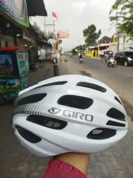 Helm sepeda original masih seperti baru