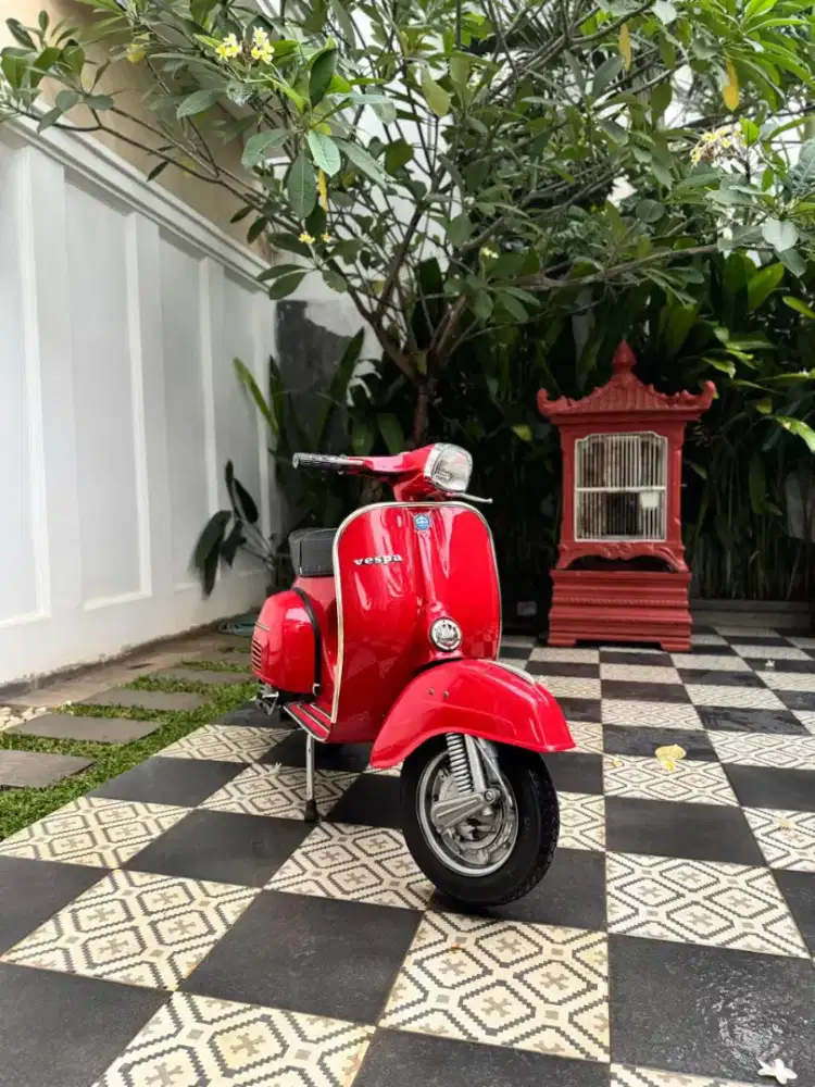 Vespa Klasik 1977 Red Edition – Surat Lengkap, Pajak Hidup