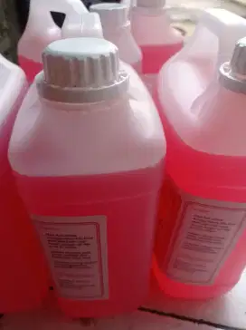 Produk pembersih noda kramik