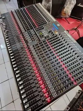 Mixer M32 live merk hardwell