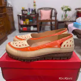 Flat Shoes Wanita ART 9805 Kickers Warna Beige Size 39 Preloved