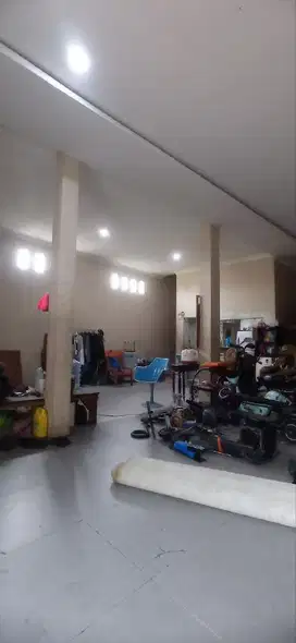Dijual rumah 3 lantai di srengseng surat SHM akses jalan 2 mobil