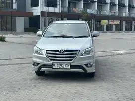 Inova V At Lux bensin