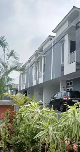 Di Jual Rumah 2 lantai di Pisangan Baru dekat stasiun Jatinegara