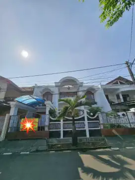 Rumah Cantik Strategis Dijual