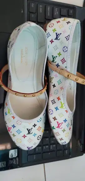 Sepatu Louis Vuitton