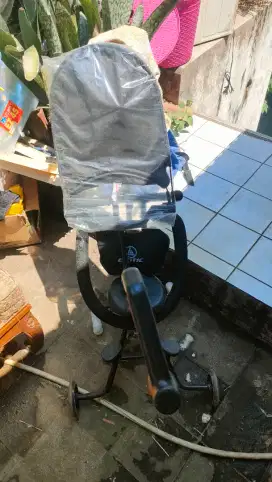 Stroller dorongan bayi masih sangat layak