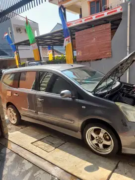 Nissan Livina 2010 Bensin