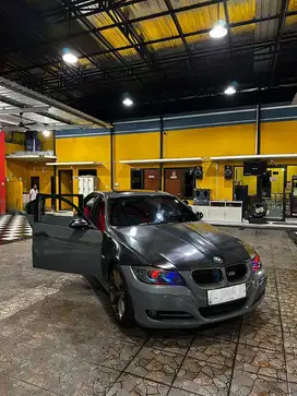 Di jual bmw 320i AT e90 CBU th 2005