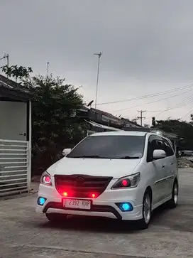 Innova putih v luxury