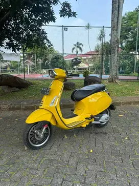 PIAGGIO VESPA SPRINT 150CC IGET ABS 2019 KUNING MURAH