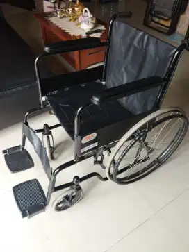 Kursi roda GEA FS 875