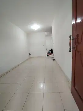 Disewa rumah siap huni baru renovasi 3+1KT di Kelapa Gading