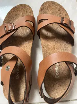 Sepatu dan sendal