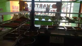pelayan Warteg selera bahari