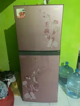 Kulkas sharp 2 pintu