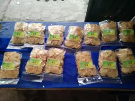 Camilan krepek tempe