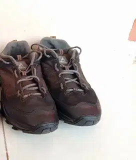 Sepatu eiger coklat