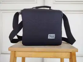 Tas kamera sling kecil