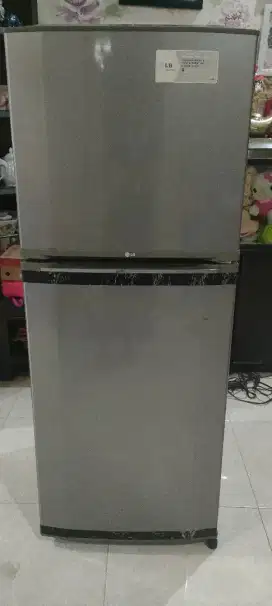 Kulkas 2 pintu merk LG siap pakai