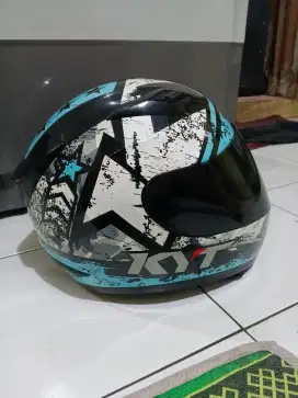 Helm KYT fullface kondisi bekas bagus
