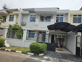 DISEWA CEPAT RUMAH RAPI 2 LANTAI DI TAMAN GOLF MODERNLAND TANGERANG