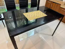 Meja Makan Kaca Modern Minimalis