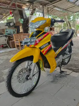 Jupiter z 2004 Asli kuning
