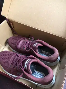 Sepatu pria sketchers ukuran 42