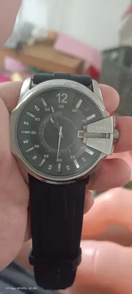 Jam tangan diesel
