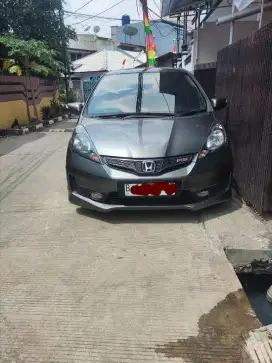 Dijual Honda Jazz RS AT Triptonic Thn.2013 warna abu abu metalik