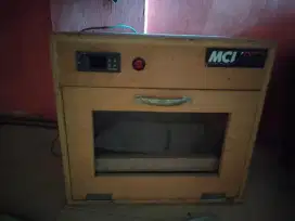 Inkubator , penghangat anakan burung lolohan