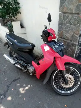 Dijual motor suzuki smash tahun 2003.