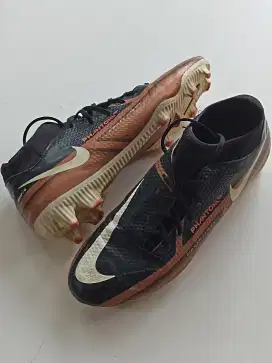 Sepatu Bola Nike Phantom