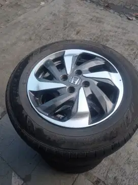 Velg+ban copotan Honda mobilio RS R15