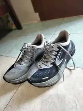 Sapatu buat lari merek nineten 910