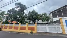 JUAL CEPAT RUMAH COCOK JADI TEMPAT USAHA ATAU KOSTAN EKSEKUTIF