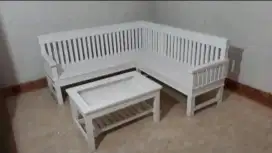 Meja kursi tamu