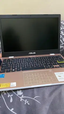 JUAL LAPTOP ASUS / baru beli bulan juli 2025 tapi gak kepake