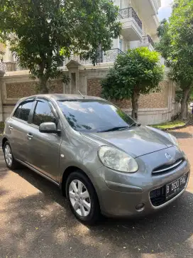 Nissan March Matic 2011 warna abu abu enak pakai pajak panjang