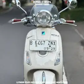 DIJUAL CEPAT Piaggio Vespa LXV 150 3VIE Th 2014 WARNA CREAM PERFECT