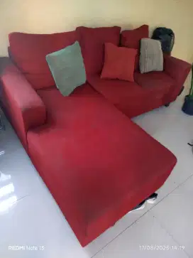 Sofa L merah kokoh dan tebal
