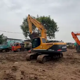 Excavator Hyundai R220-95H 2014 – Siap Kerja