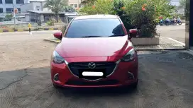 Km41rb mazda 2 r skyactive hatchback 2017 pakai 2018 merah