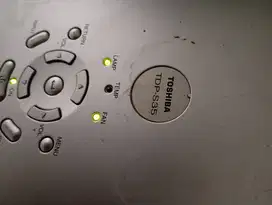 Proyektor merk Toshiba TDP - S35