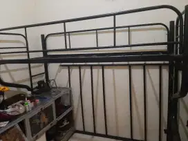 Ranjang Tingkat Besi