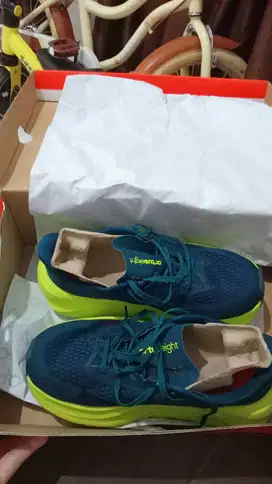 Sepatu jogging untuk cewek/cowok size 37
